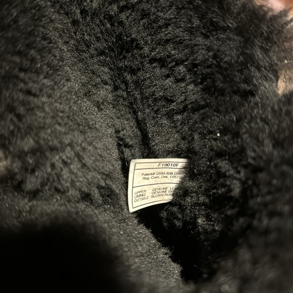 Girls UGG Bailey Button T Big Kid 
 Black Size 4 - Picture 7 of 7